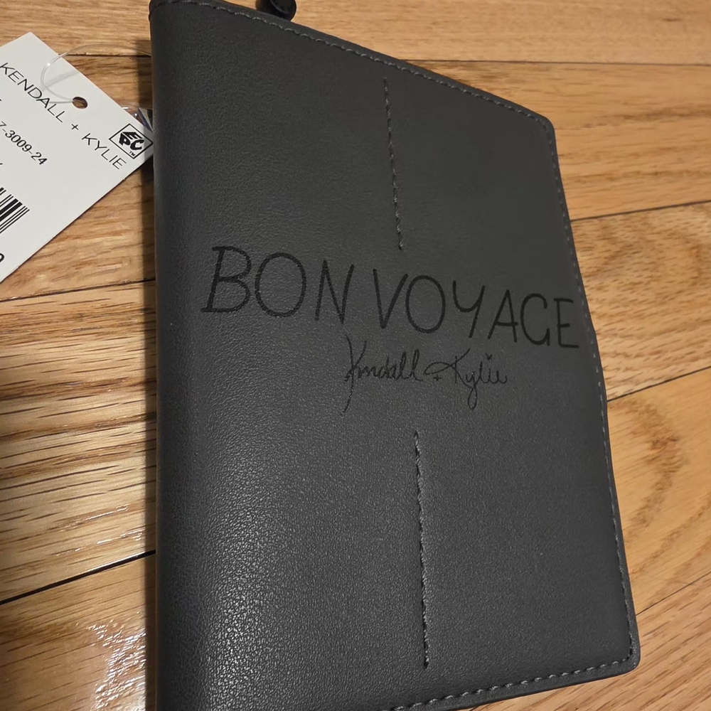 NEW Kendall & Kylie Dark Gray Bon Voyage Passport Holder Organizer